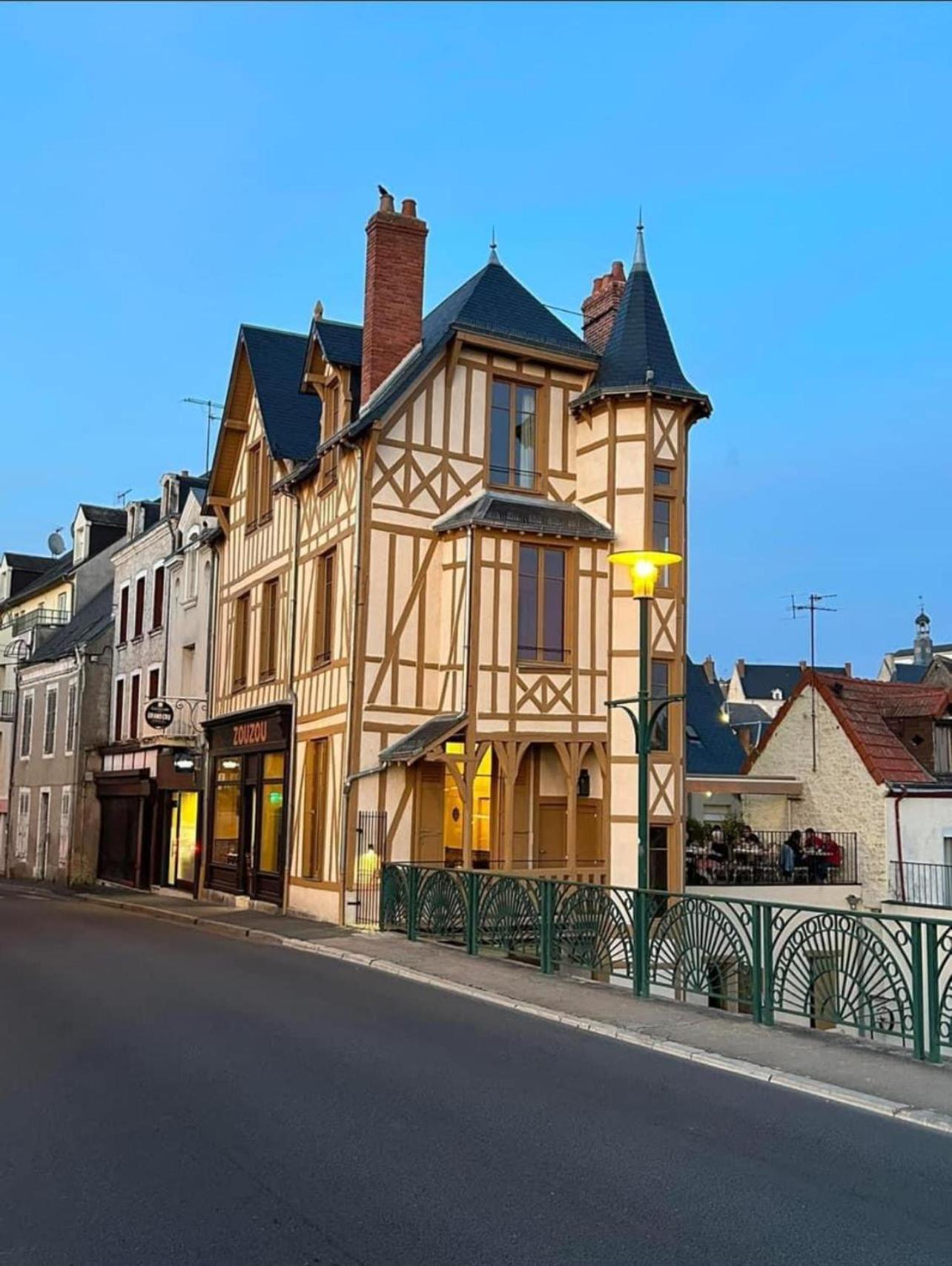 Logis Hotel La Maison A Pan De Bois Vierzon Exterior photo