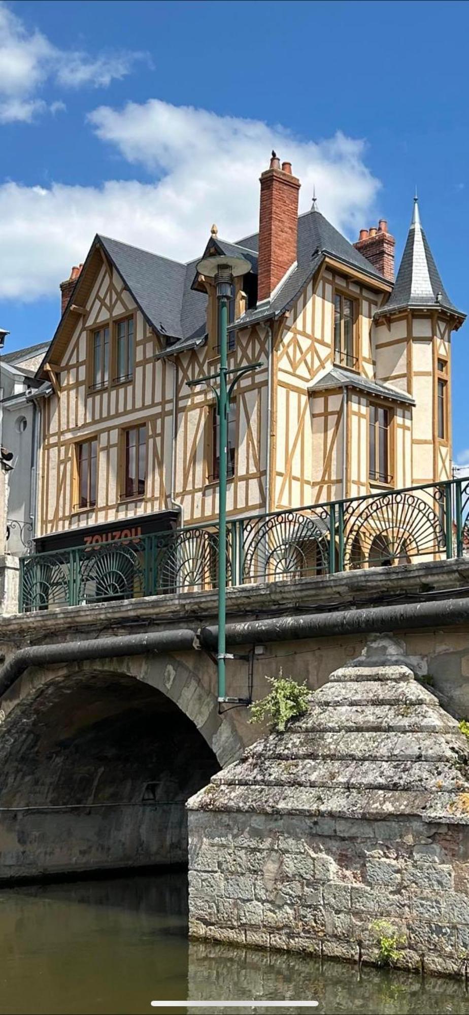 Logis Hotel La Maison A Pan De Bois Vierzon Exterior photo