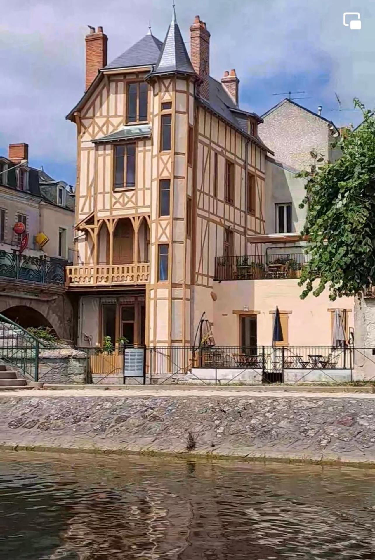 Logis Hotel La Maison A Pan De Bois Vierzon Exterior photo